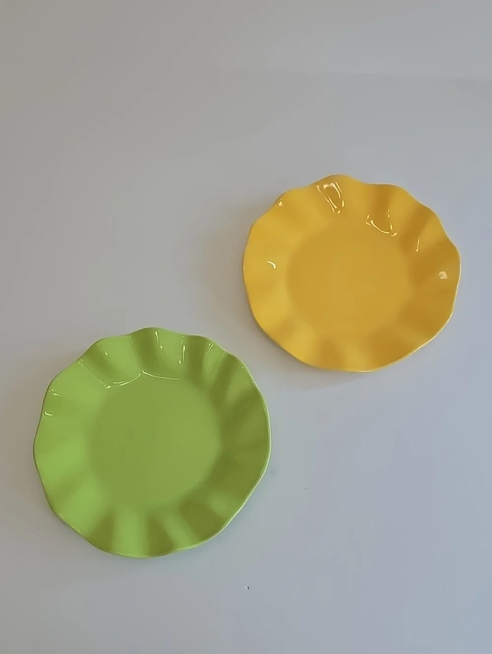 Crate & Barrel Set Of 2 Dinner Plates Ruffled Green Yellow Ceramic Portugal 12